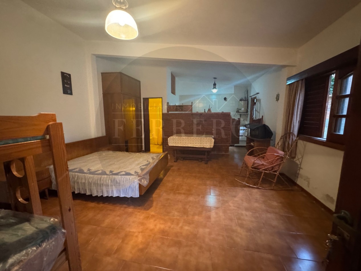 Propiedad Multifuncional con Tres Espacios Habitables y Gran Lote de 1.100m2