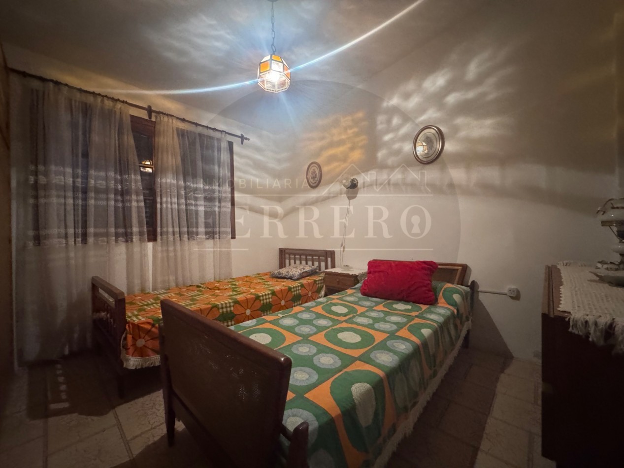 Propiedad Multifuncional con Tres Espacios Habitables y Gran Lote de 1.100m2