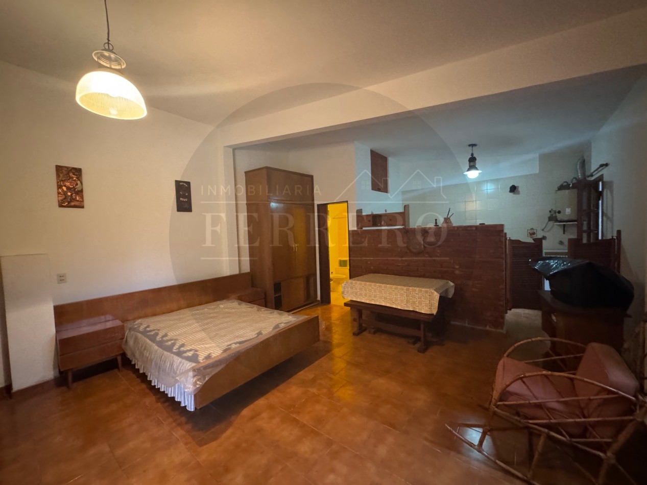Propiedad Multifuncional con Tres Espacios Habitables y Gran Lote de 1.100m2