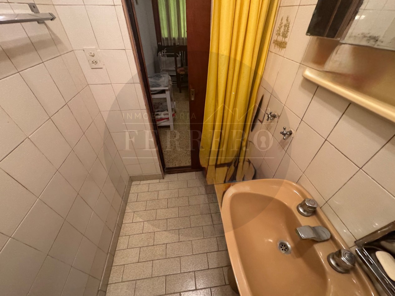 Propiedad Multifuncional con Tres Espacios Habitables y Gran Lote de 1.100m2