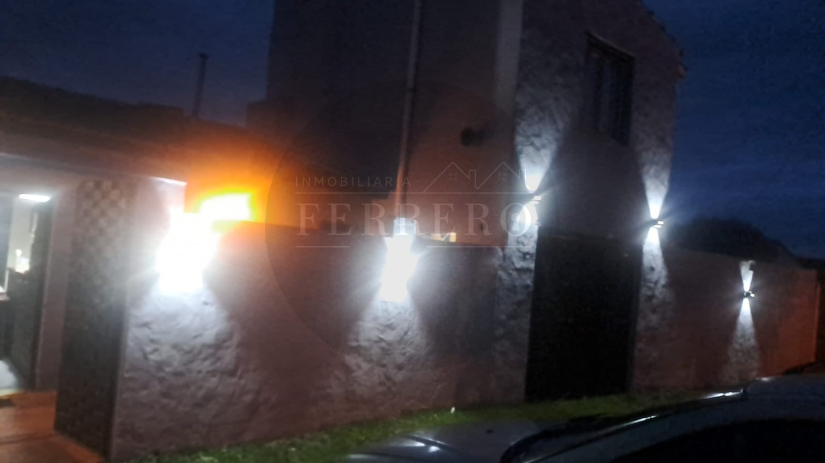 Casa 4 Ambientes sobre Avenida Principal - Gran Potencial