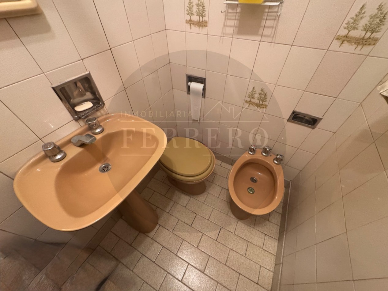 Propiedad Multifuncional con Tres Espacios Habitables y Gran Lote de 1.100m2