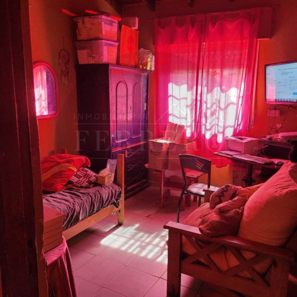 Casa 4 Ambientes sobre Avenida Principal - Gran Potencial