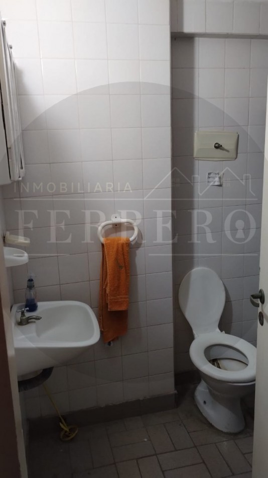 Venta de Local Comercial de 49 m² - No Incluye Fondo de Comercioq
