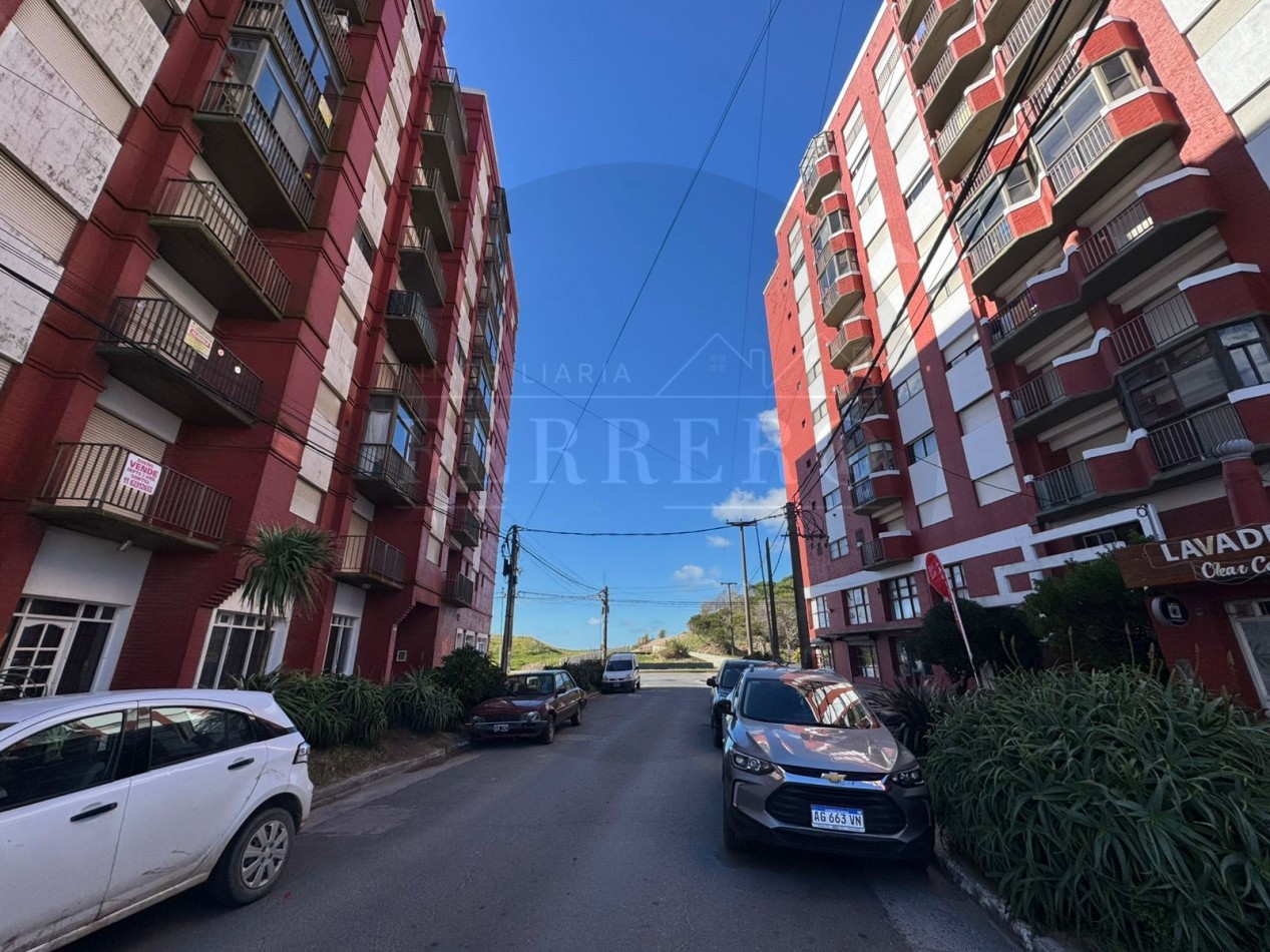 Venta de Local Comercial de 49 m² - No Incluye Fondo de Comercioq