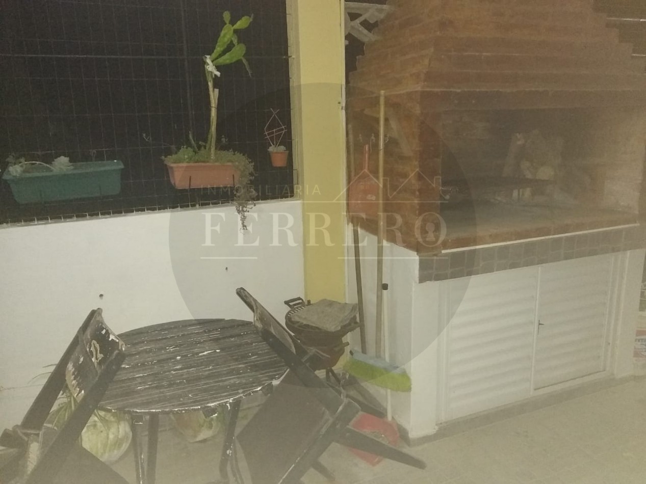 5 DEPTOS EN BLOCK EN BARRIO TALA