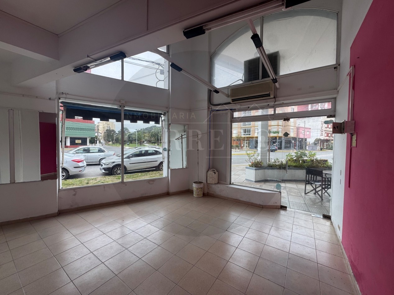 Local frente a Boulevard con excelente exposicion 