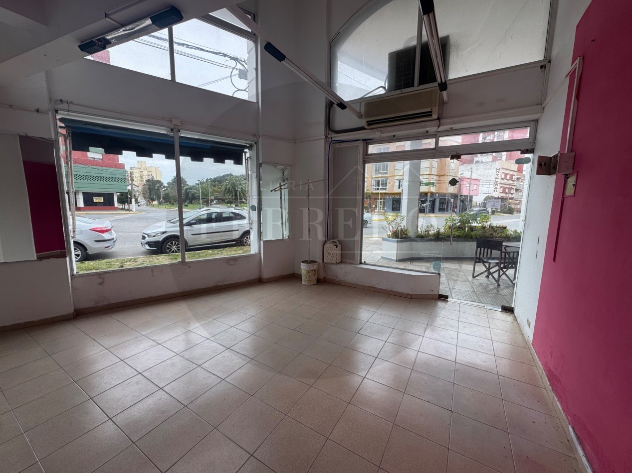 Local frente a Boulevard con excelente exposicion 