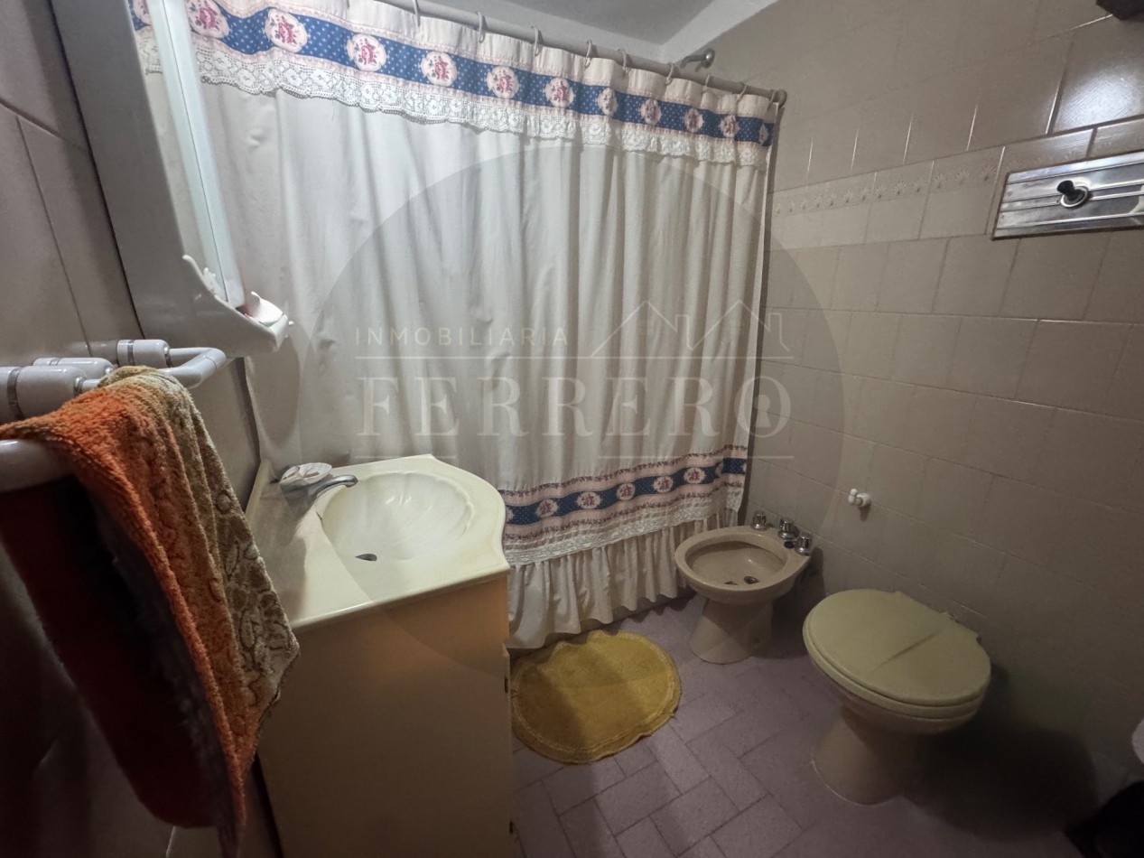 Propiedad Multifuncional con Tres Espacios Habitables y Gran Lote de 1.100m2