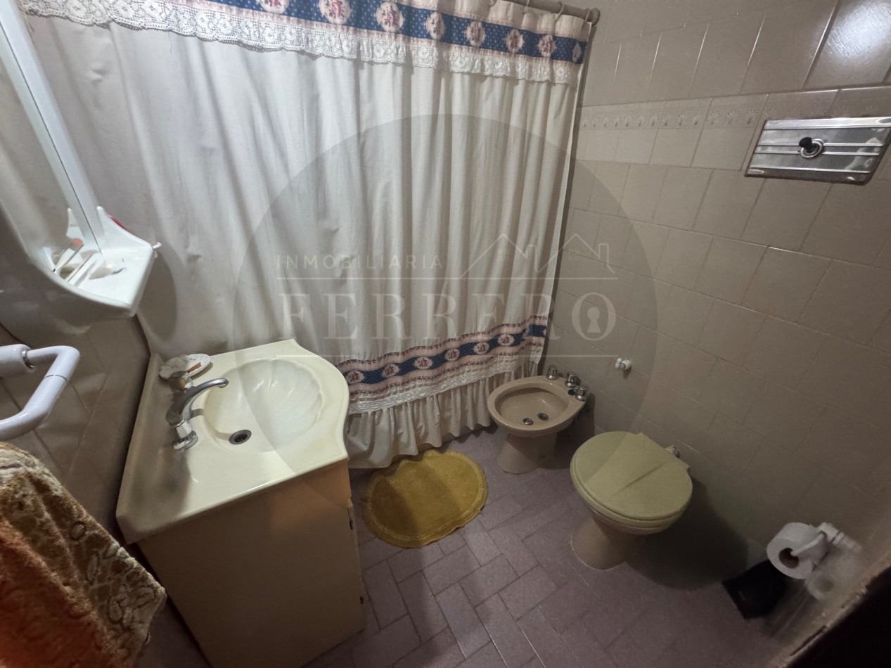 Propiedad Multifuncional con Tres Espacios Habitables y Gran Lote de 1.100m2