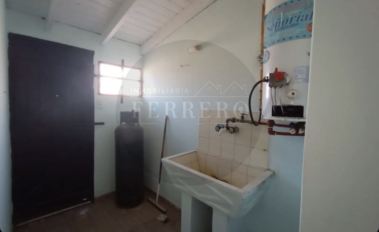 CASA PARA DISFRUTAR TODO EL AÑO- 4 AMBIENTES, IMPECABLE ! 