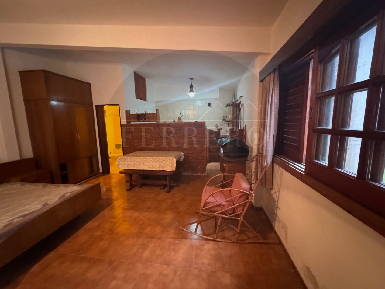 Propiedad Multifuncional con Tres Espacios Habitables y Gran Lote de 1.100m2