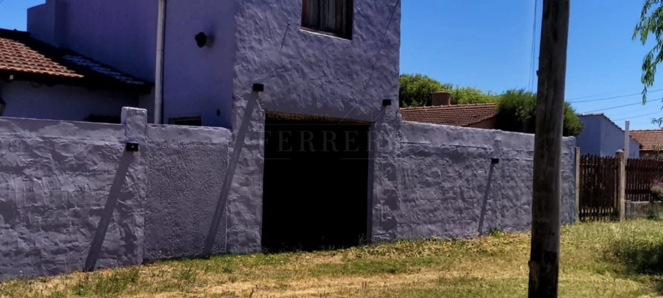 Casa 4 Ambientes sobre Avenida Principal - Gran Potencial