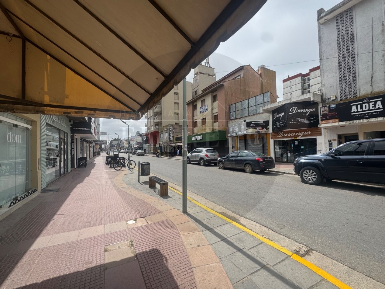 Monoambiente sobre Peatonal 
