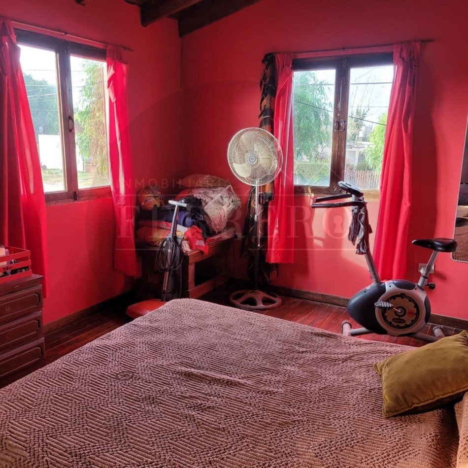 Casa 4 Ambientes sobre Avenida Principal - Gran Potencial