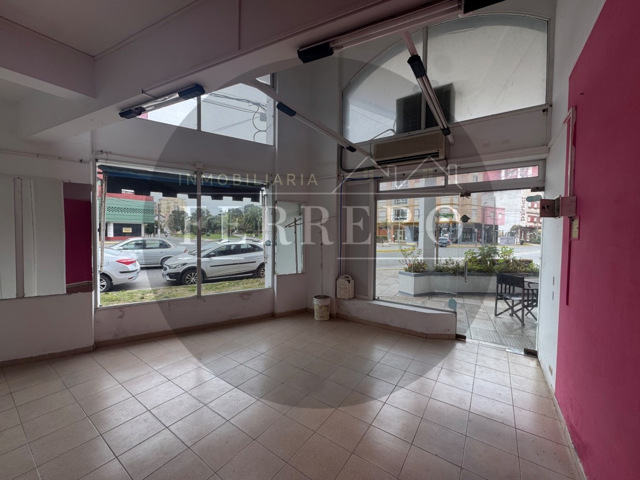 Local frente a Boulevard con excelente exposicion 