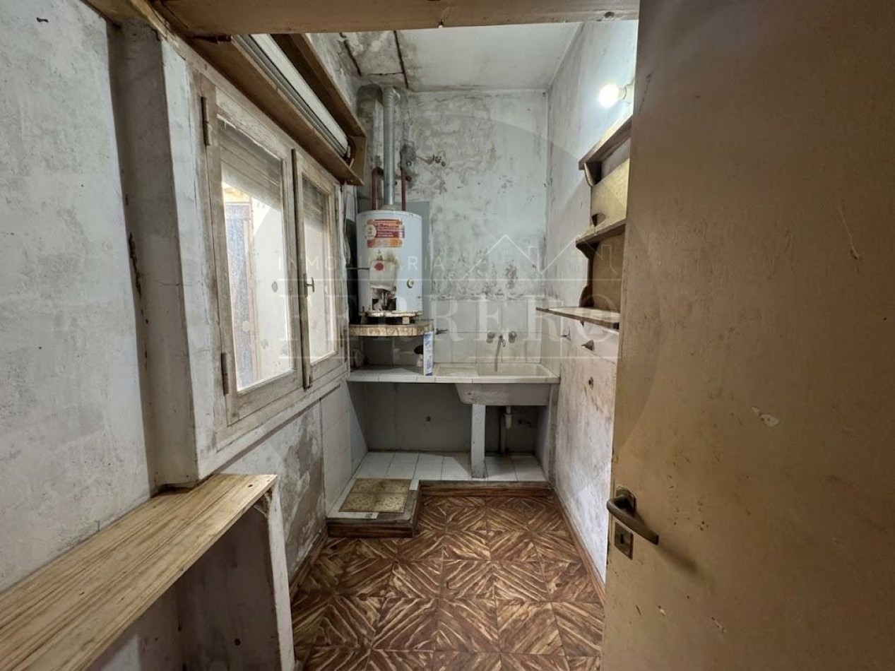 Casa en Esquina con Garaje, Patio y Terraza en Zona Plaza Pereira 
