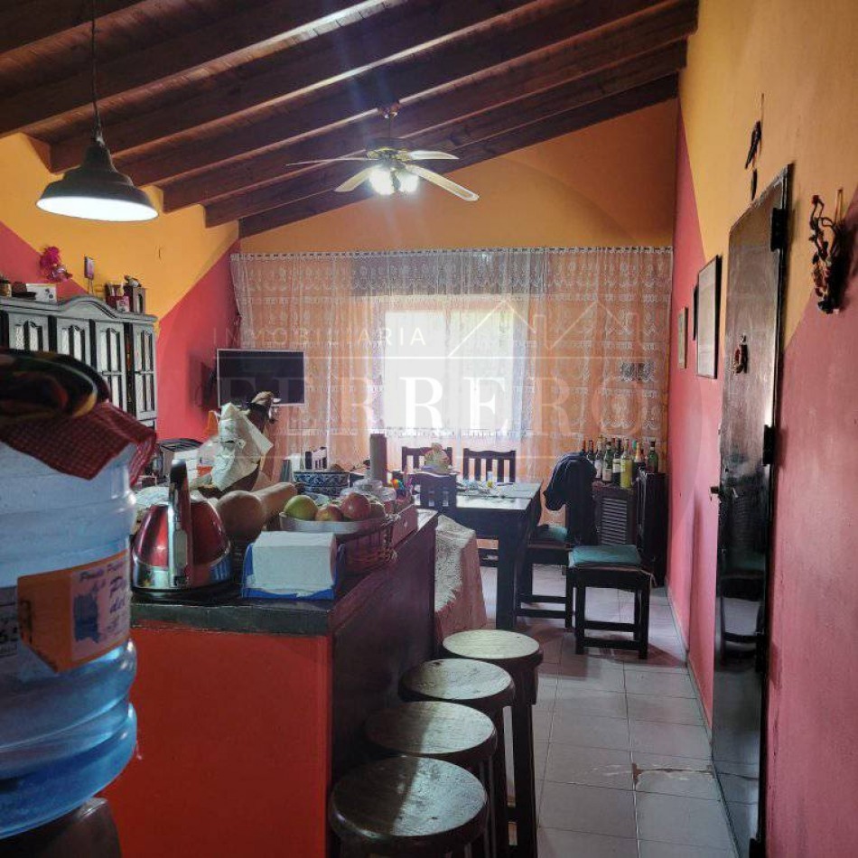 Casa 4 Ambientes sobre Avenida Principal - Gran Potencial