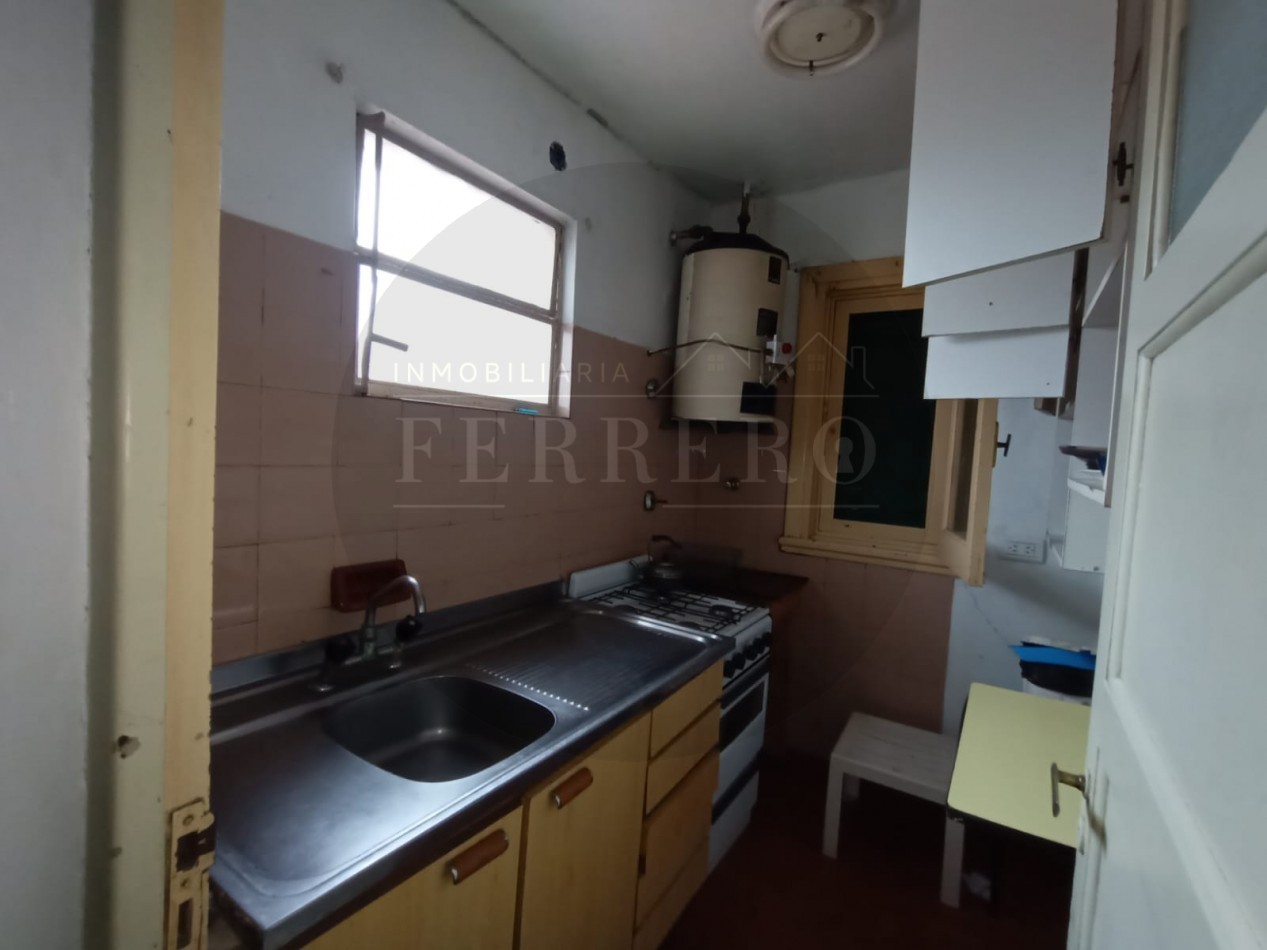 2 Ambientes en Primer Piso - Estilo Colonial y Excelente Ubicacion