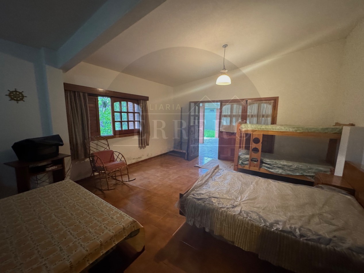 Propiedad Multifuncional con Tres Espacios Habitables y Gran Lote de 1.100m2