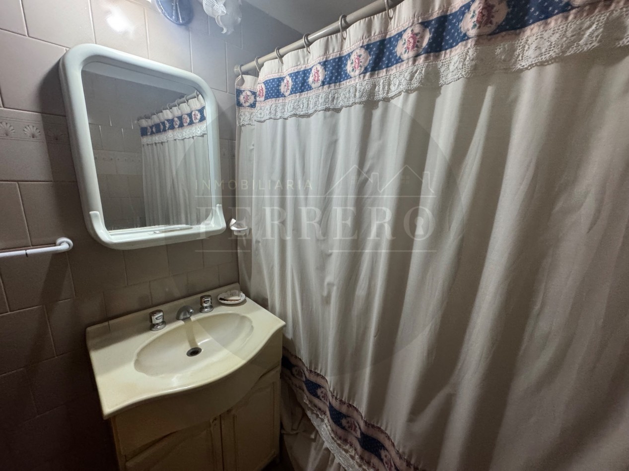 Propiedad Multifuncional con Tres Espacios Habitables y Gran Lote de 1.100m2