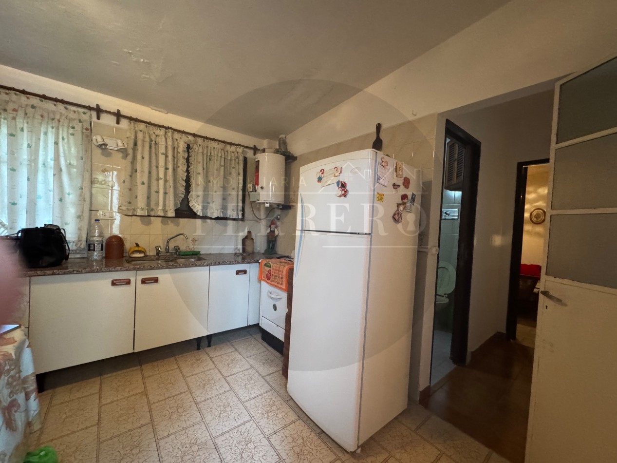 Propiedad Multifuncional con Tres Espacios Habitables y Gran Lote de 1.100m2