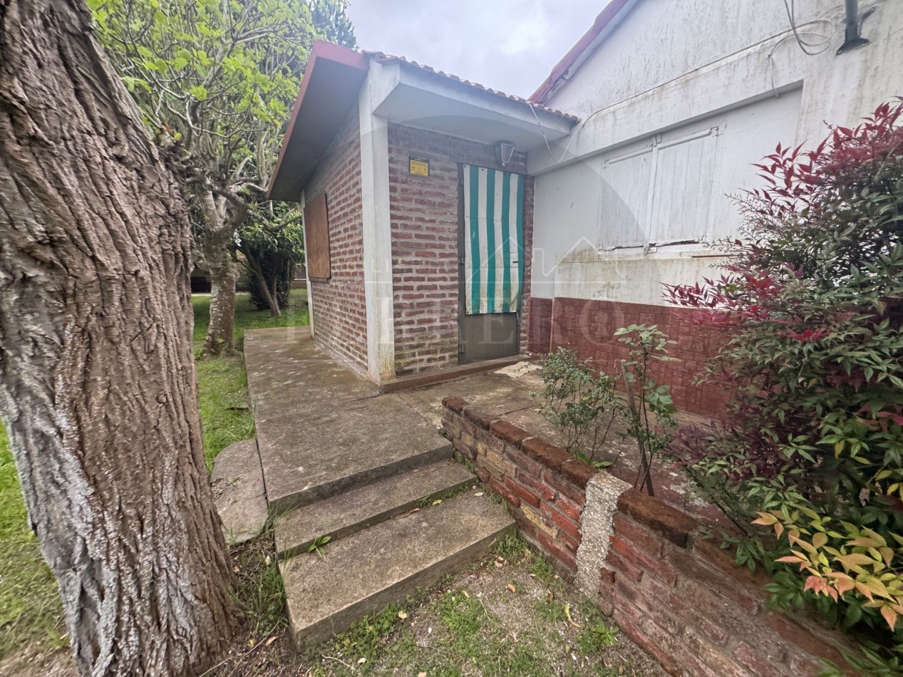 Propiedad Multifuncional con Tres Espacios Habitables y Gran Lote de 1.100m2