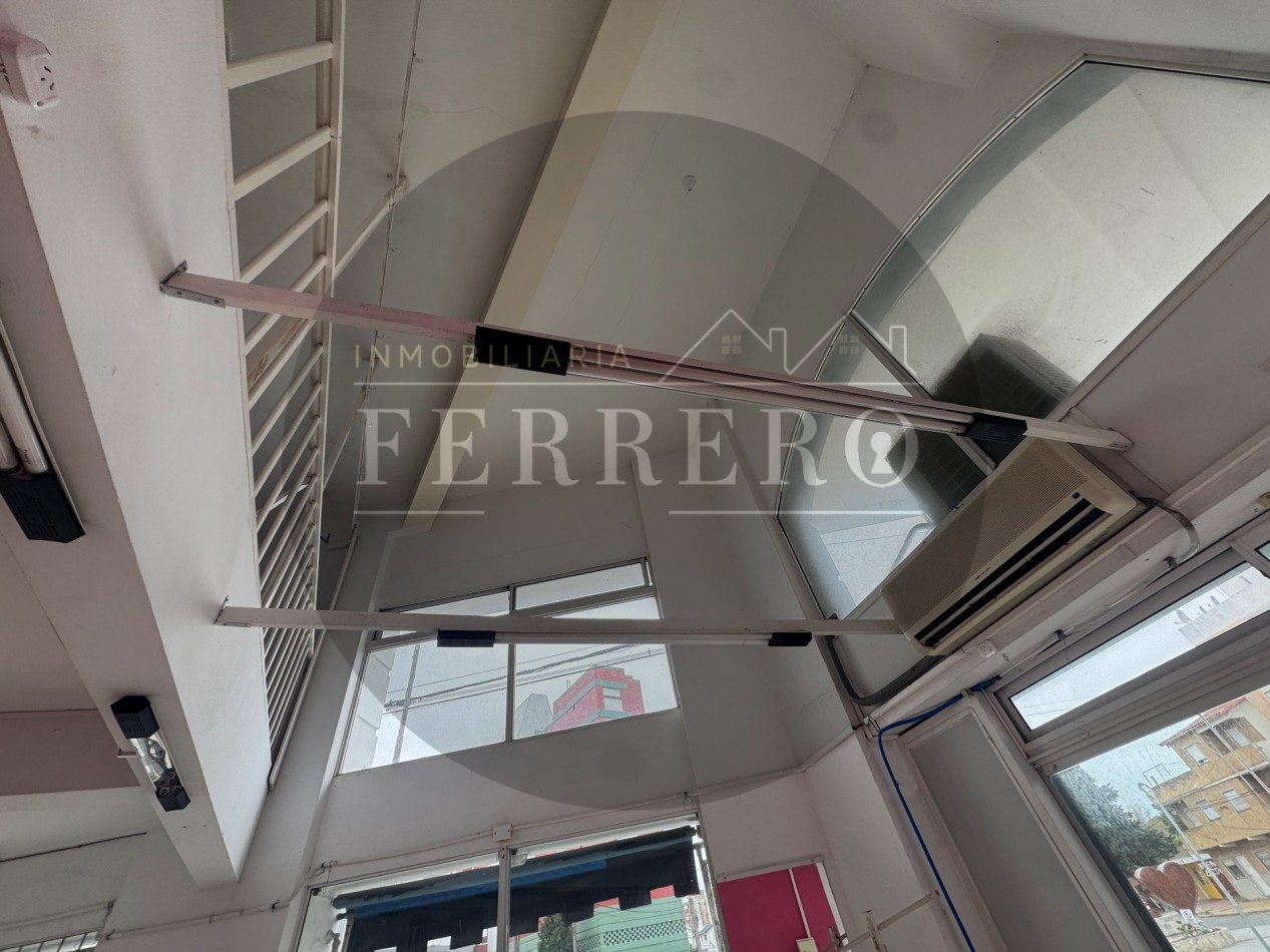 Local frente a Boulevard con excelente exposicion 