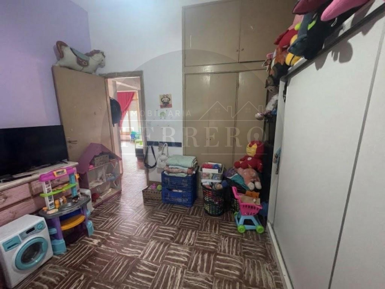 Casa en Esquina con Garaje, Patio y Terraza en Zona Plaza Pereira 