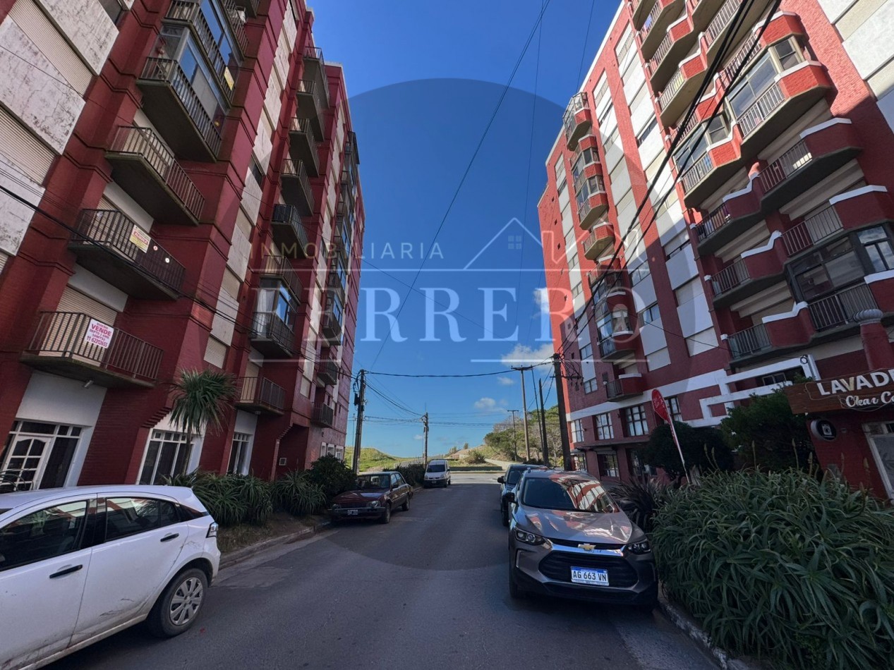 Venta de Local Comercial de 49 m² - No Incluye Fondo de Comercioq