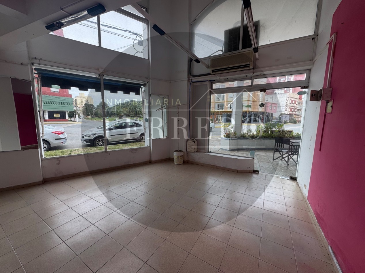 Local frente a Boulevard con excelente exposicion 