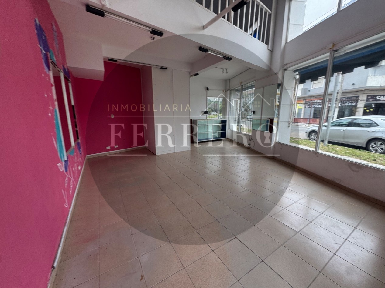 Local frente a Boulevard con excelente exposicion 