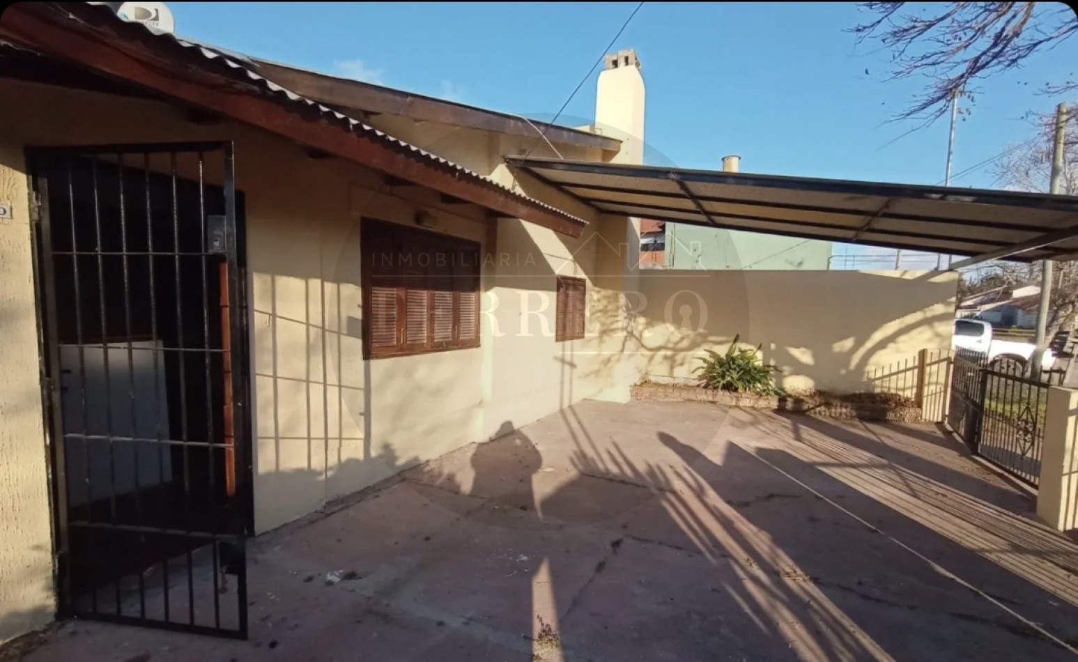 CASA PARA DISFRUTAR TODO EL AÑO- 4 AMBIENTES, IMPECABLE ! 