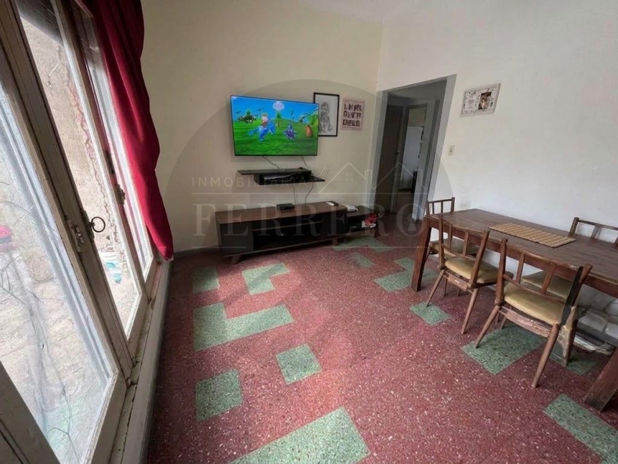 Casa en Esquina con Garaje, Patio y Terraza en Zona Plaza Pereira 