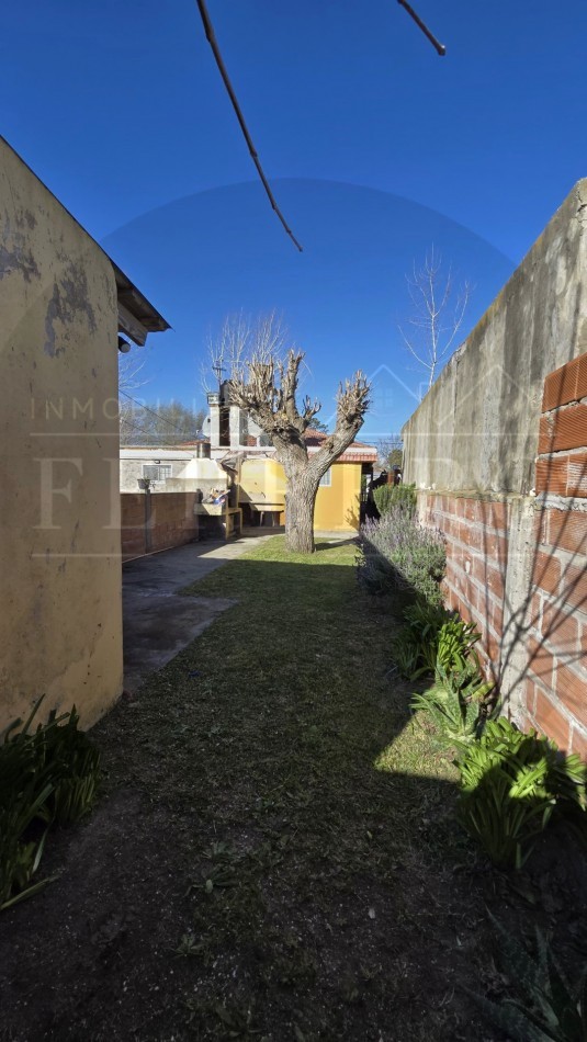 Venta 2 PH en Block con Jardin, Galpon y Entrada Vehicular - San Clemente 