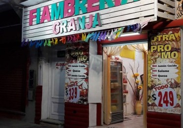 Local Fiambreria y Granja sobre peatonal 