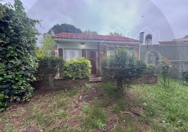 Propiedad Multifuncional con Tres Espacios Habitables y Gran Lote de 1.100m2