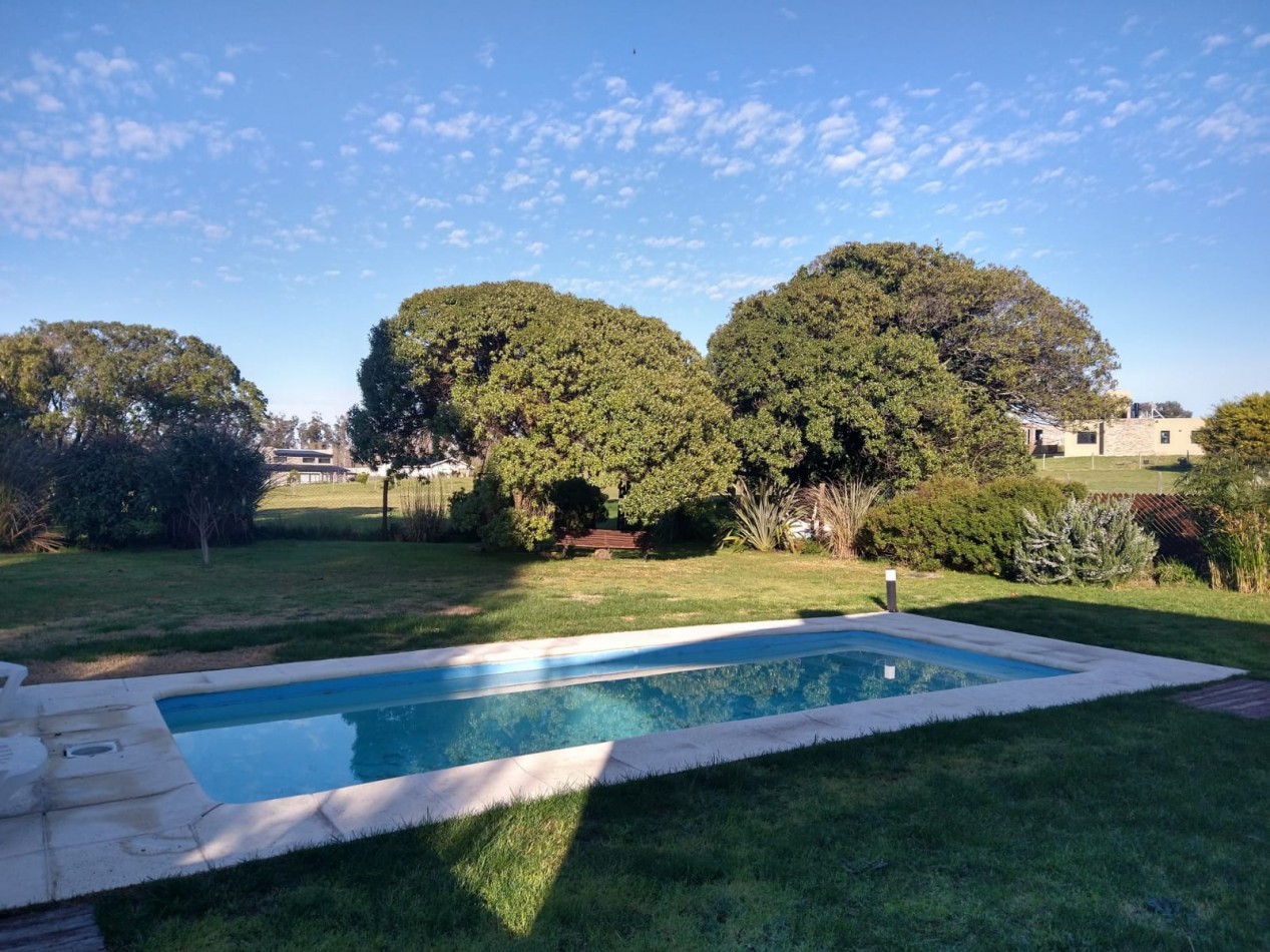 Casa con piscina en Barrio Privado Barrancas de San Benito