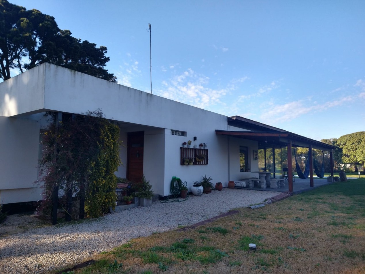 Casa con piscina en Barrio Privado Barrancas de San Benito