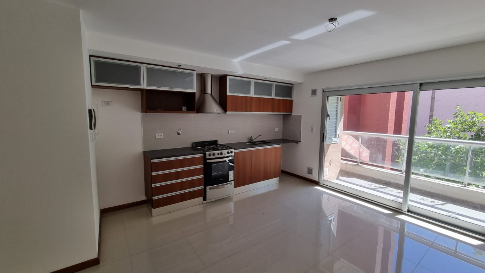 DEPARTAMENTO UN AMBIENTES CON BALCON A ESTRENAR