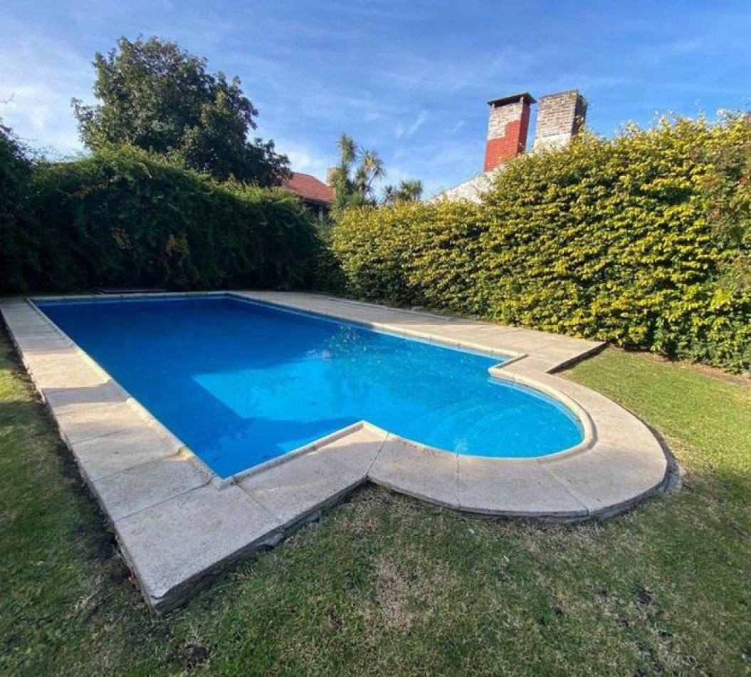 Chalet 5 amb. sobre 1200 mt2 con Piscina y quincho