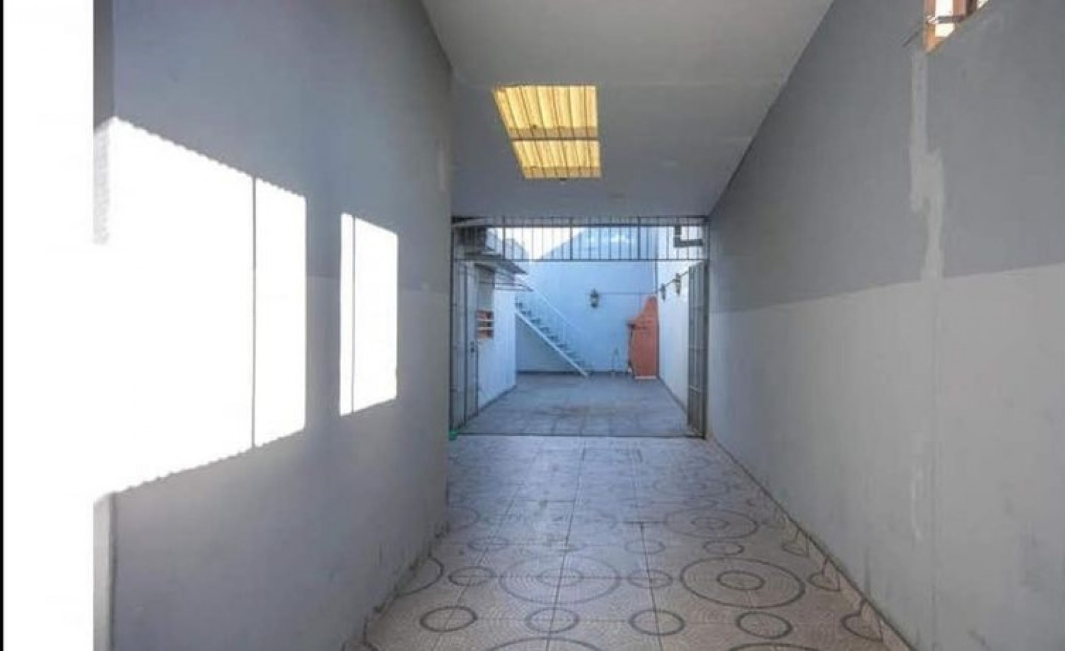 VENTA CASA 5 AMBIENTES CON GARAJE 4 AUTOS EN BARRIO NAON MATADEROS 