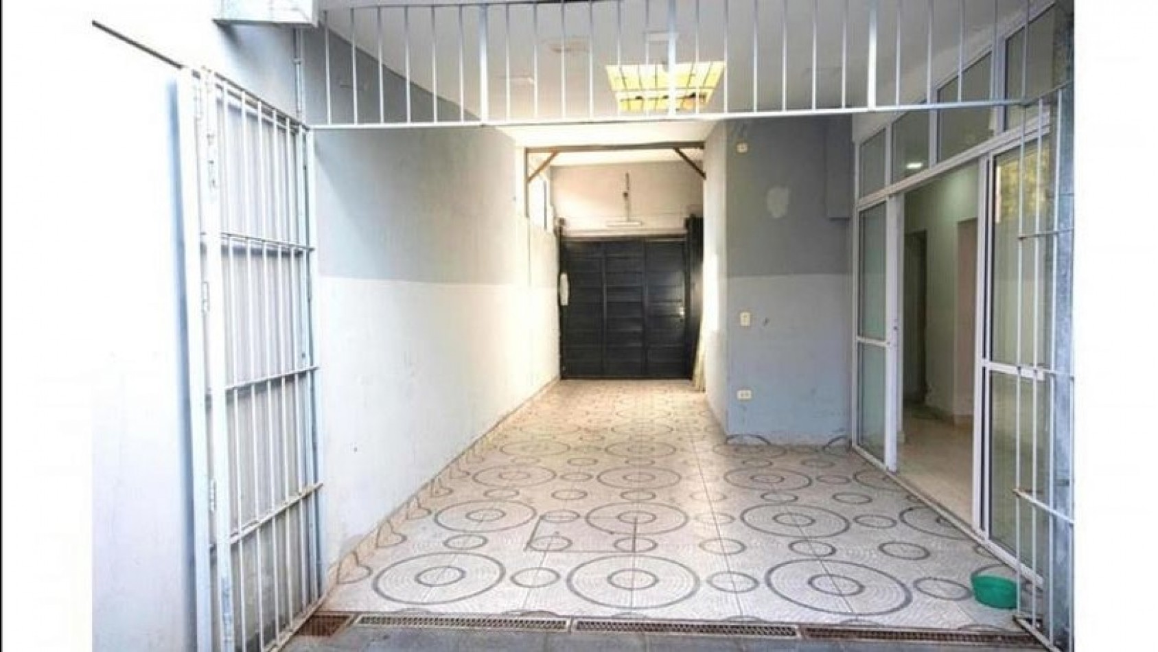 VENTA CASA 5 AMBIENTES CON GARAJE 4 AUTOS EN BARRIO NAON MATADEROS 