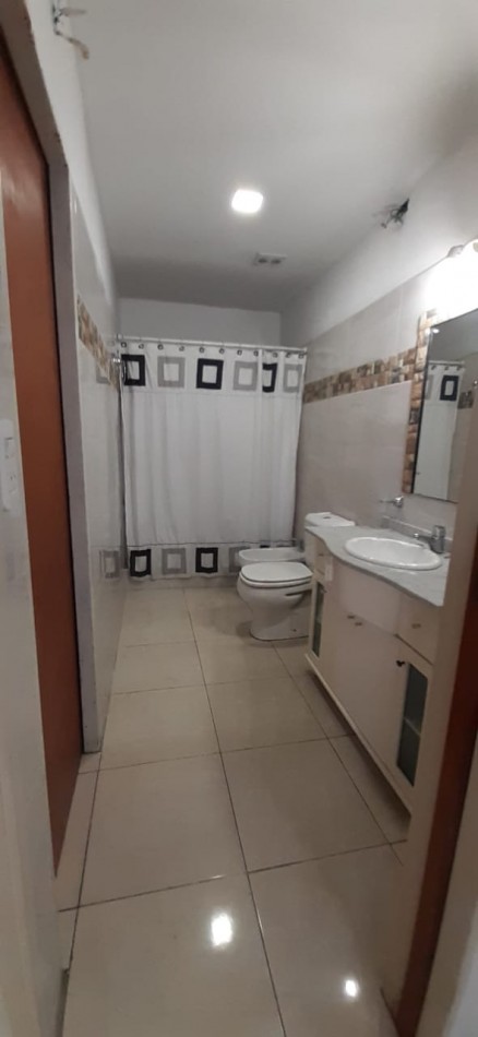 VENTA CASA 5 AMBIENTES CON GARAJE 4 AUTOS EN BARRIO NAON MATADEROS 