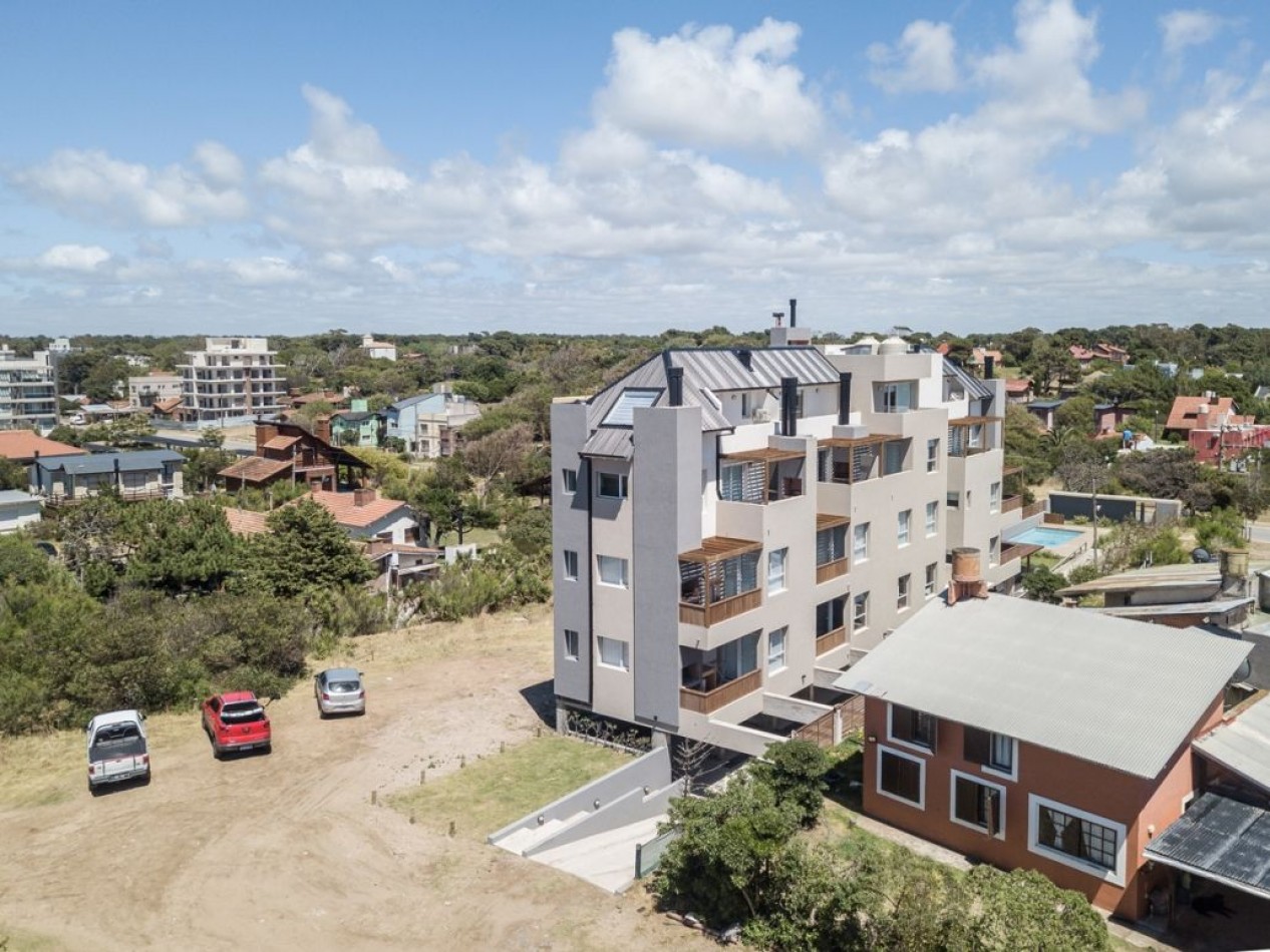 PINAMAR - MAR DE OSTENDE - VENTA DEPARTAMENTO 3 AMB CON PILETA Y SALIDA A LA PLAYA.