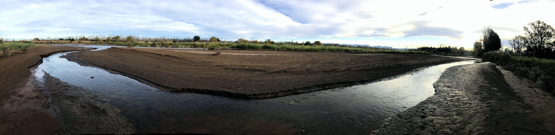 CASA CON TERRENO A LA ORILLA DEL RIO DIAMANTE